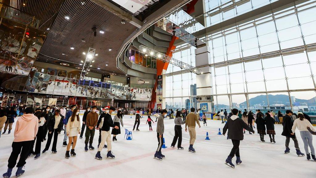 溜冰場推介 溜冰場推介2023｜5. MegaBox Mega Ice｜位於九龍灣MegaBox的Mega Ice，佔地1,482平方米，是全港首個符合國際標準的溜冰場。