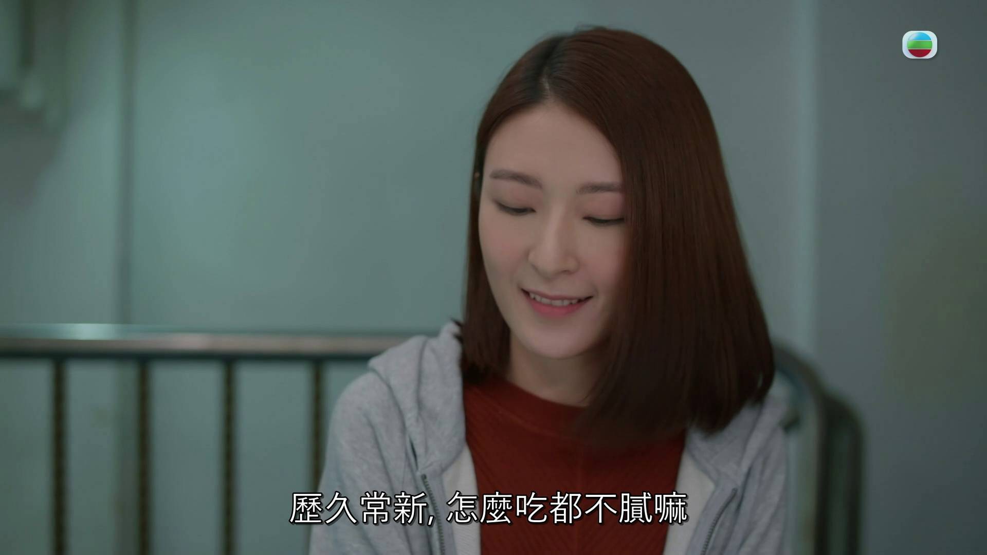 君妍喺前晚一集嘅《婚后事》饰演贤妻型邻家少女。（图片来源：TVB）