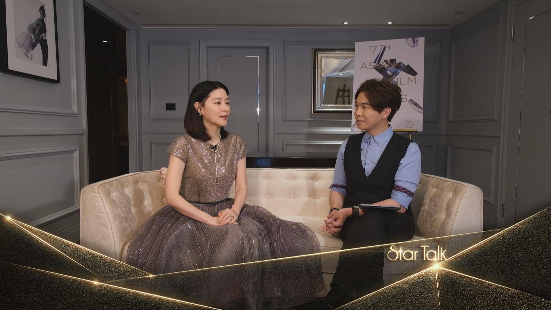 今晚《Star Talk》王镇泉访问韩国女星李英爱。（图片来源：TVB）