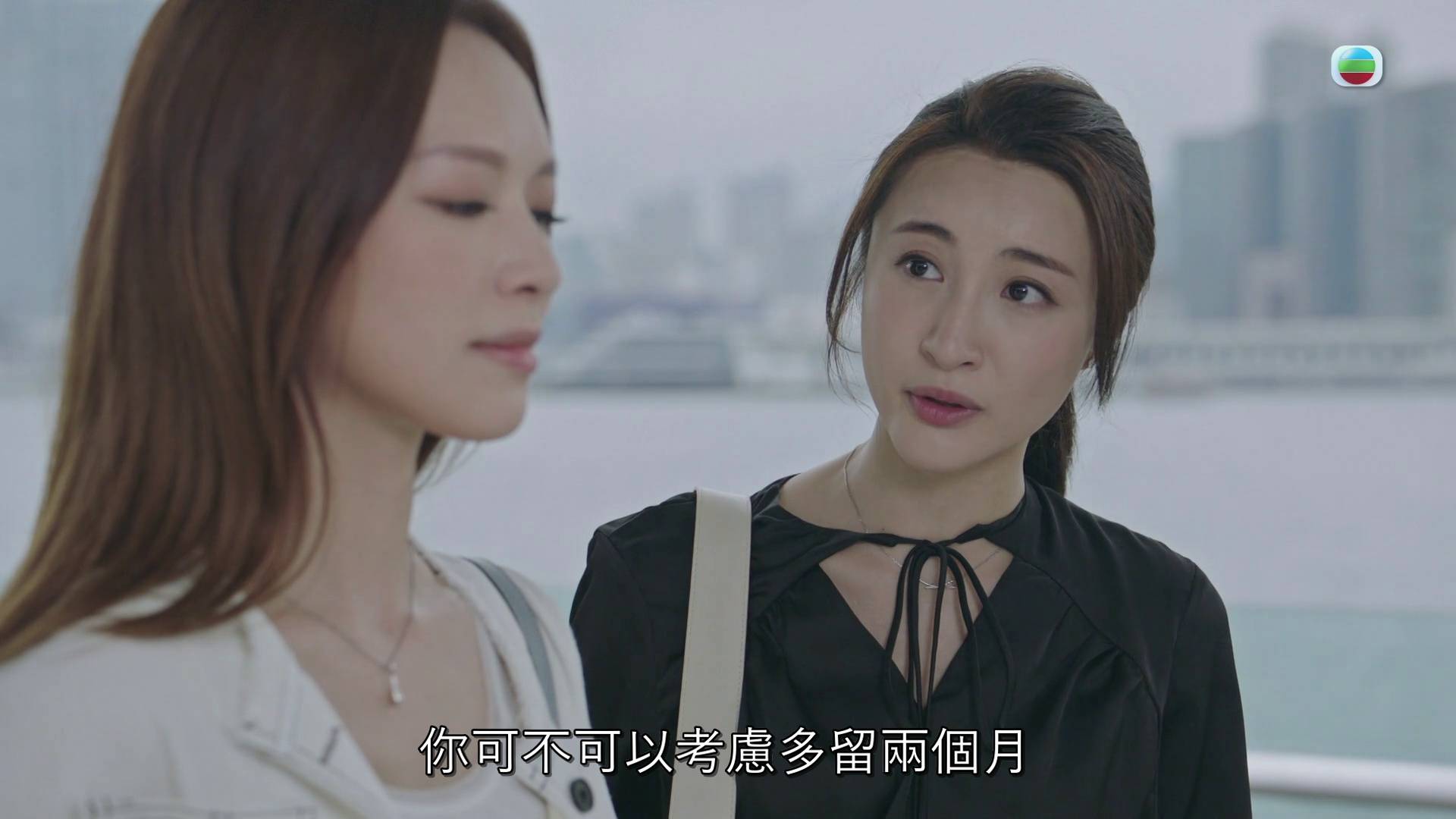 薇薇请求盈盈同埋高钧贤留喺香港。（图片来源：TVB）