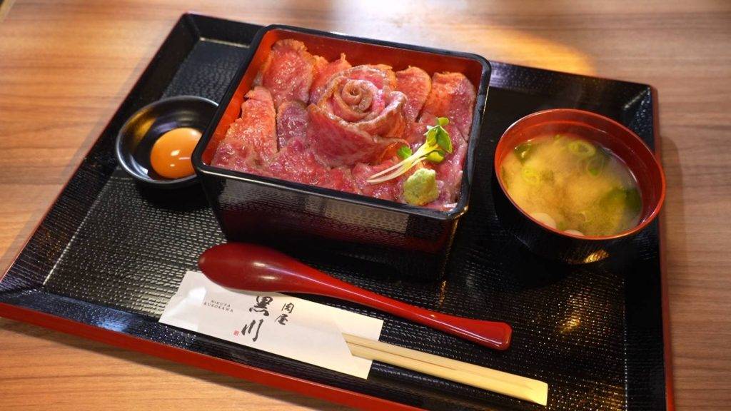 黑毛和牛蓋飯（圖片來源：《感動味蕾美食餐廳100強 - 關西篇》@TVB）