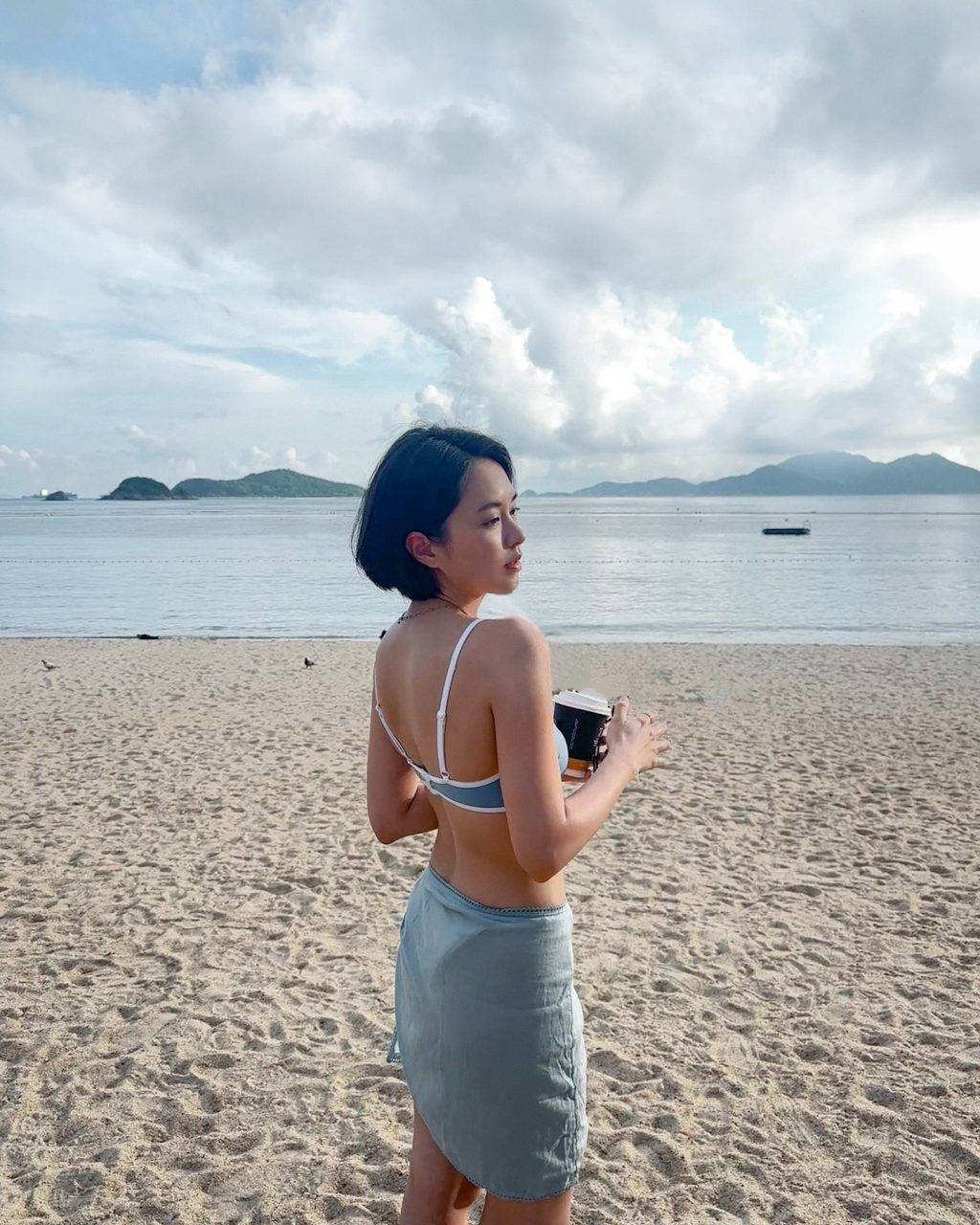 蘇麗珊 女神 近日去沙灘玩,大曬泳衣Look!(圖片來源:蘇麗珊IG)