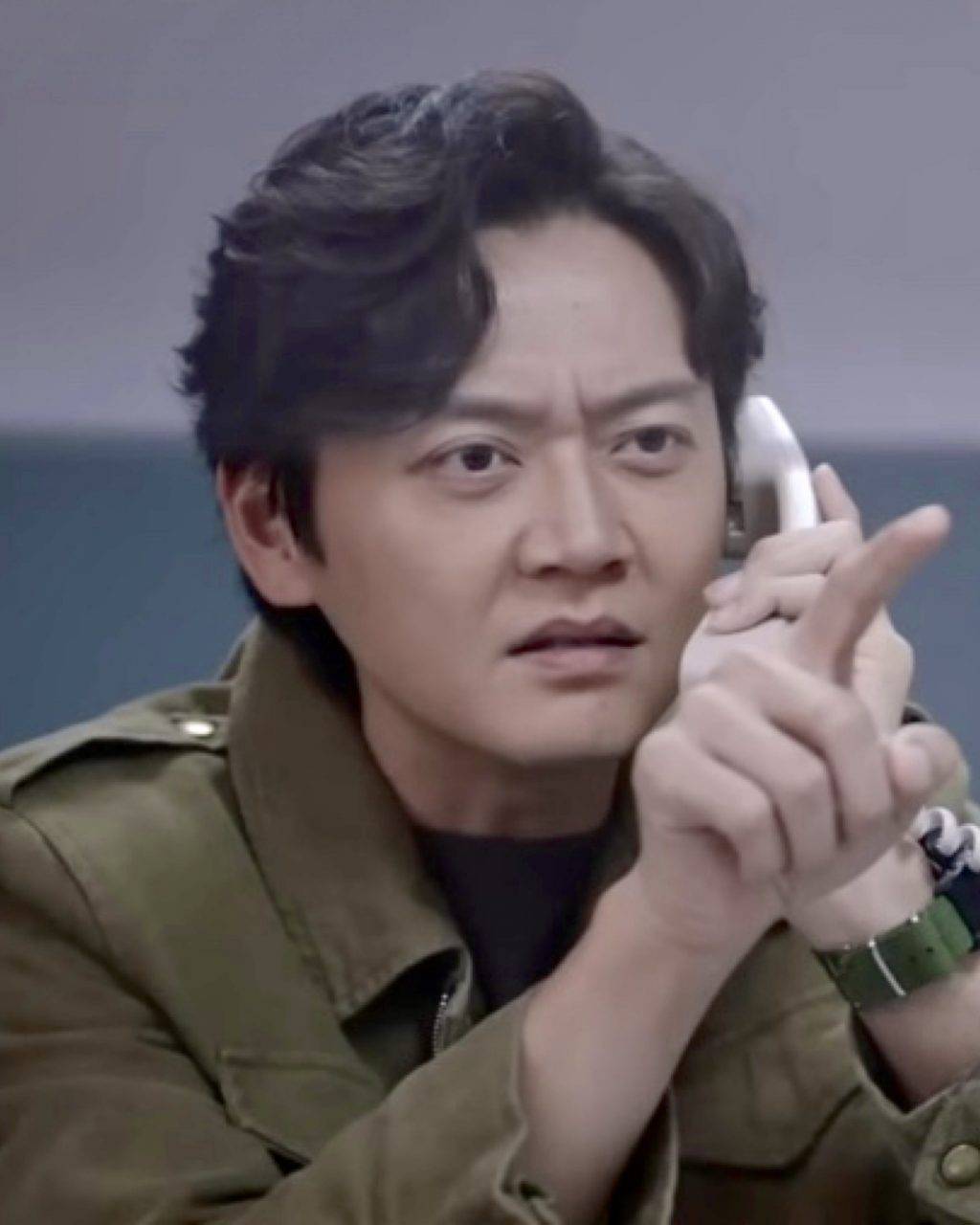 張振朗 張振朗最近在劇集《刑偵12》中飾演患三重人格解離症嘅角色,在劇中狂騷演技嘅佢亦獲唔少網民大讚!(圖片來源:TVB)