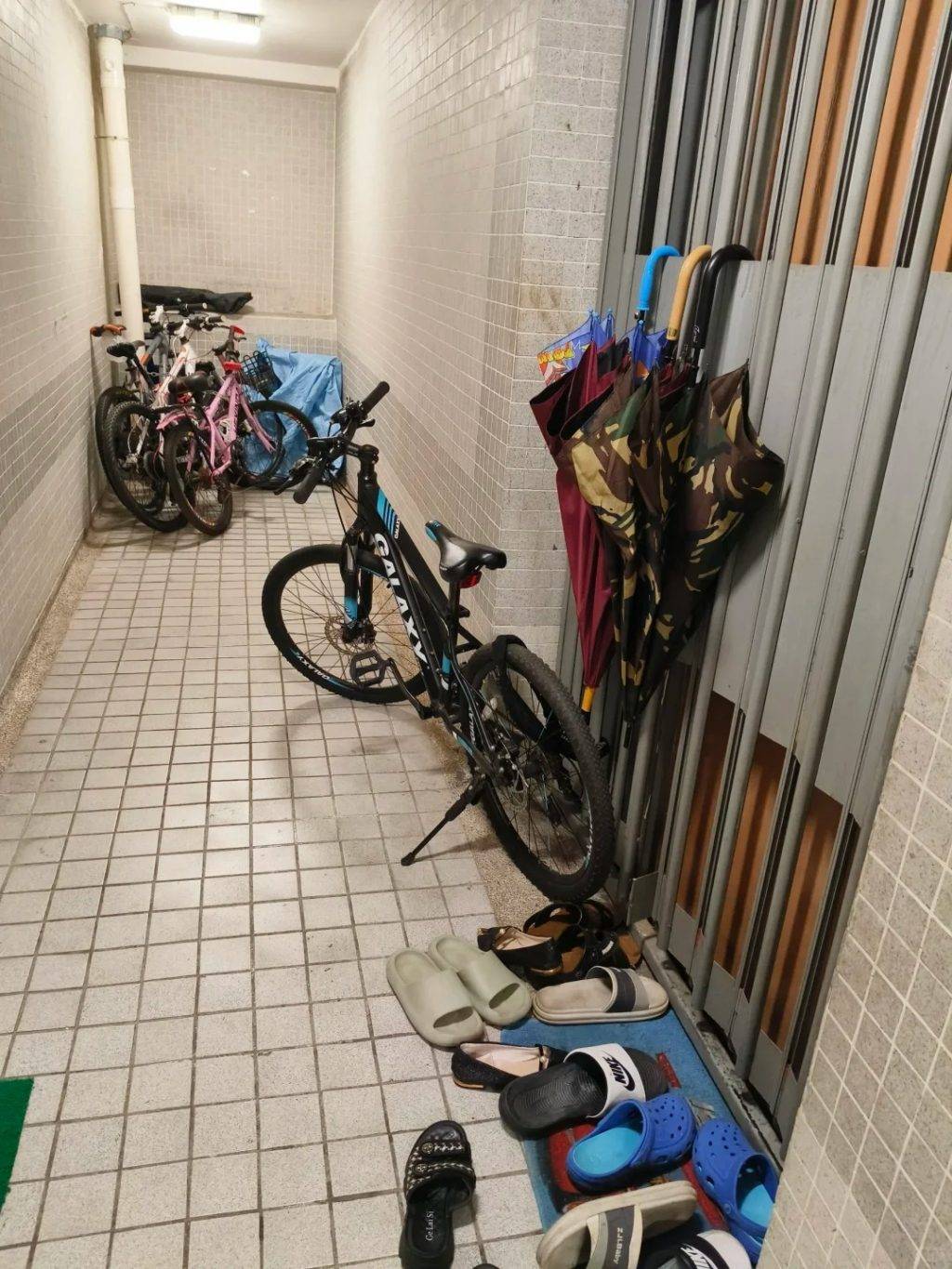 公屋 樓主透露,經常在家門前擺放一架美國貴價品牌Cannondale的單車。(示意圖,非涉事單位及單車)(圖片來源:XHS)