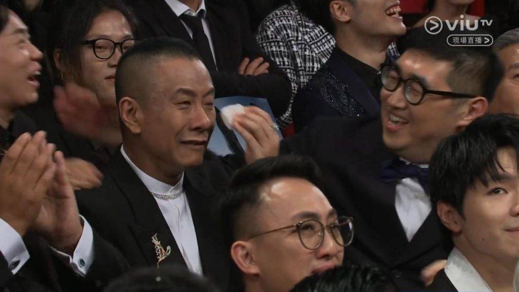 金像獎2025 衛詩雅奪獎封后一刻朱栢康哭成淚人 台上台下的「雙淚崩」畫面展現了他們深厚的友情(圖片來源:ViuTV截圖)
