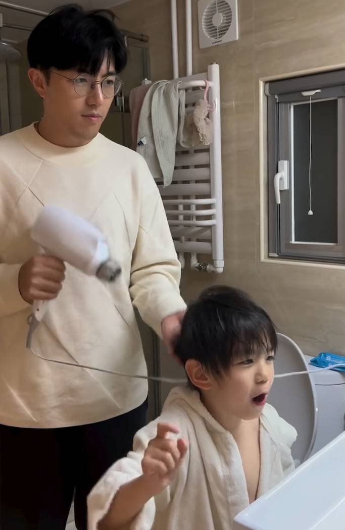 中年好聲音3 趙浚承 趙浚承不時在社交平台曬出與6歲仔仔嘅溫馨日常。(圖片來源:ig@garychiuchiuchiu)