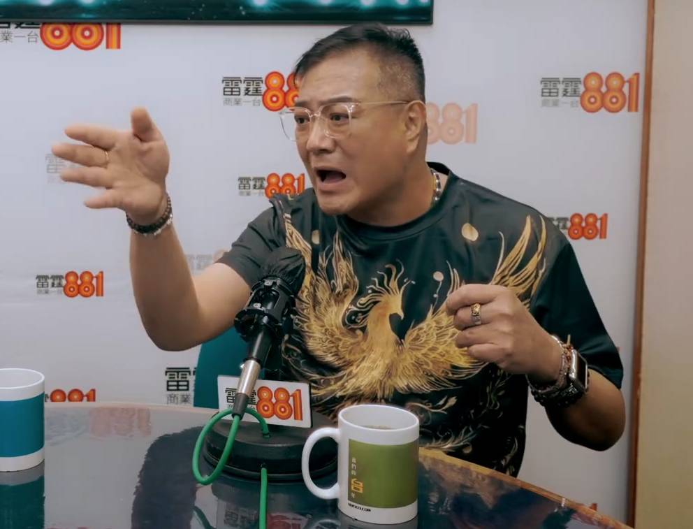 魯振順 中年好聲音 魯振順在《星光背後》專訪上重提藝員大會大控訴事件,不過就表示自己僅發言3分及鐘就已經被高層曾勵珍叫收聲。(圖片來源:youtube@商業電台 Hong Kong Toolbar)