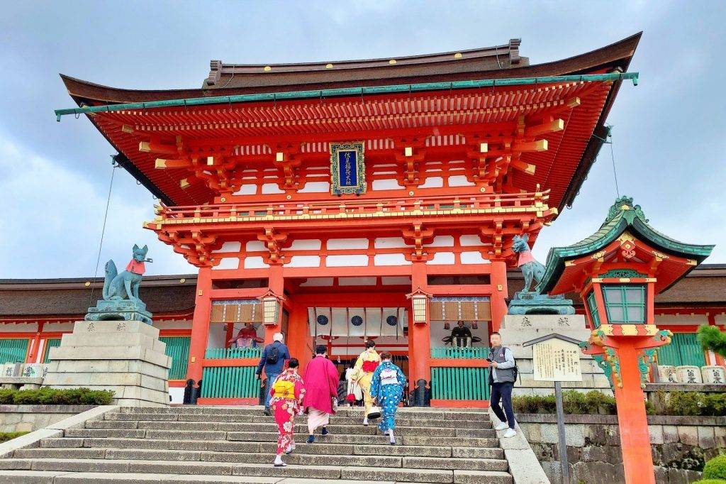 2026年公眾假期請假攻略 京都伏見稻荷大社 新年參拜必去神社(圖片來源:FB@Peach Aviation)