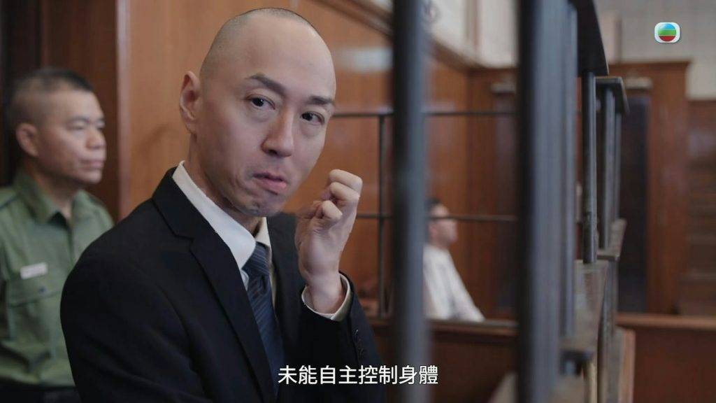 刑偵12 著住西裝時的戴耀明睇落身形正常。(圖片來源:TVB)
