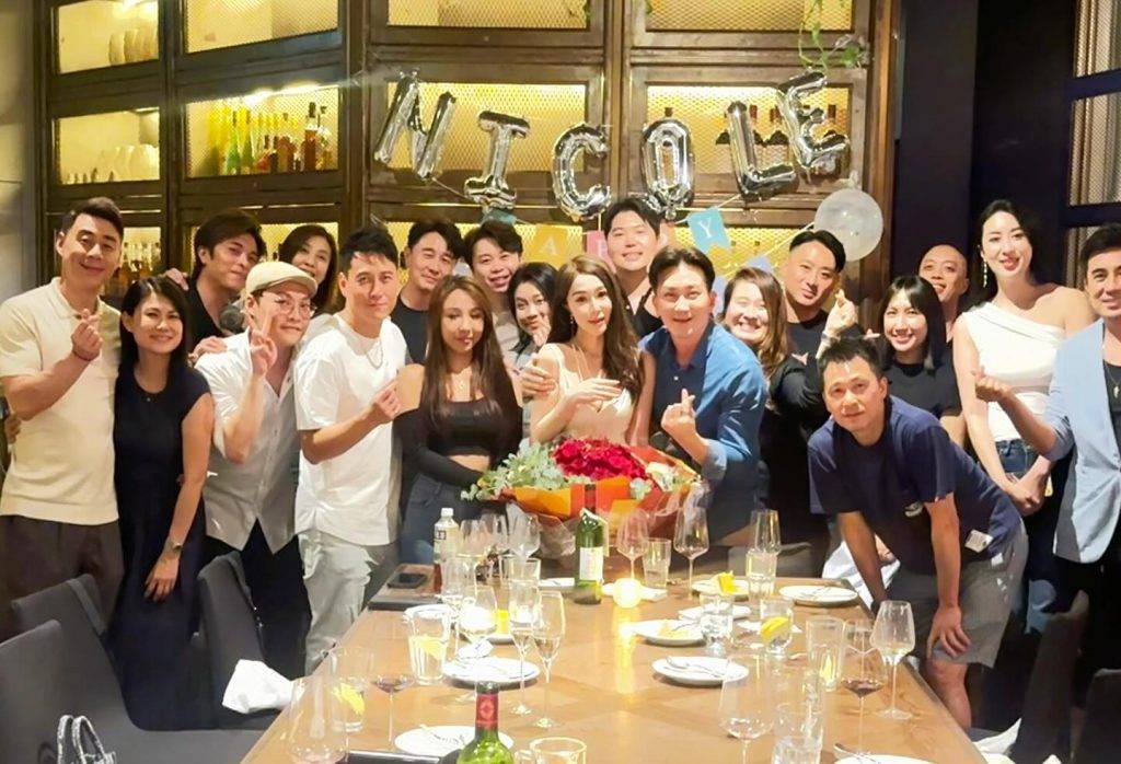 鐵面陳 鐵面陳公布成功求婚的喜訊。(圖片來源:IG@andywongchitik)
