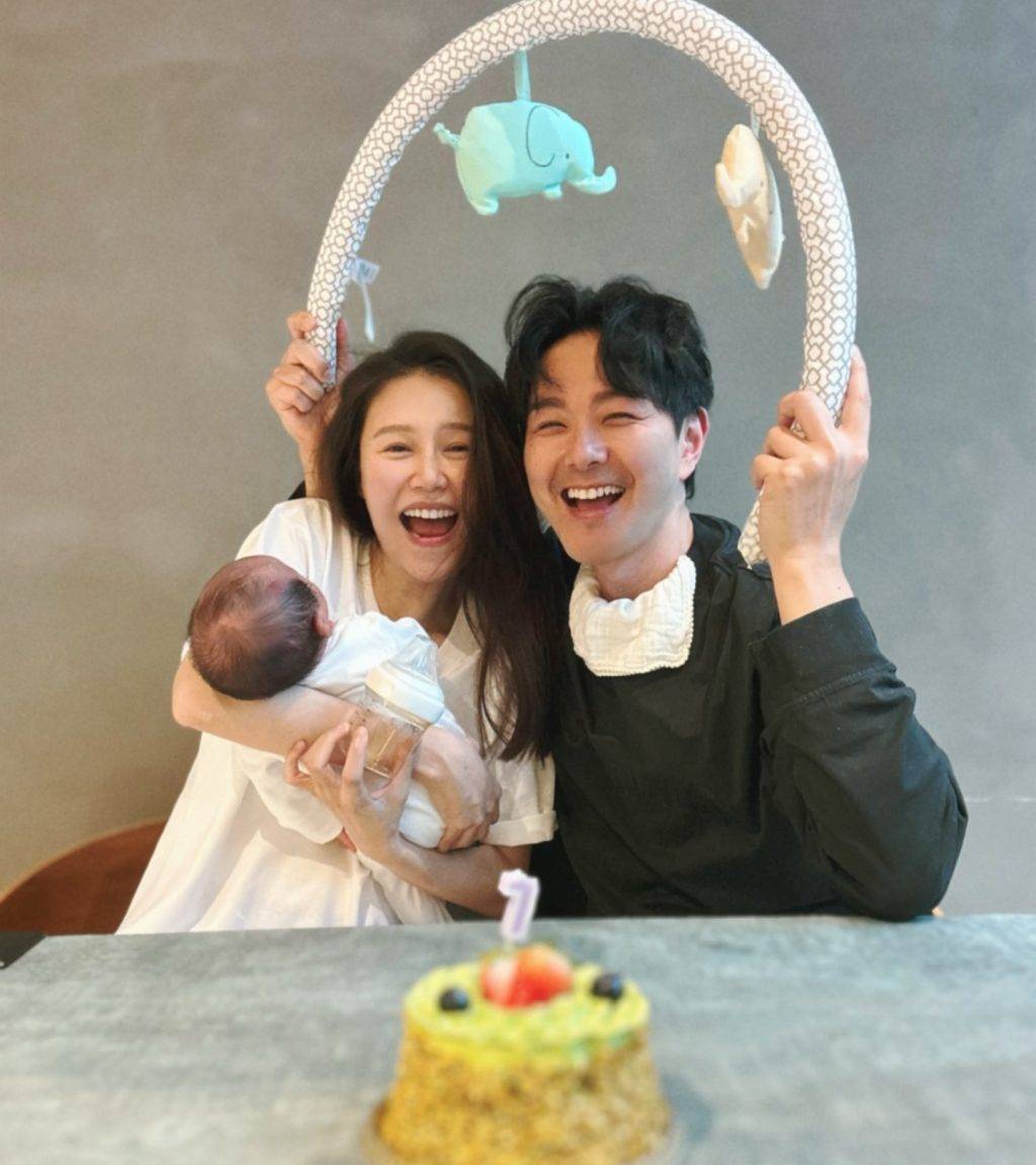 神預言 tvb 48歲的蕭正楠最近初成人父,與結婚7年的黃翠如誕下一子。(圖片來源:IG@wongtsuiyu)