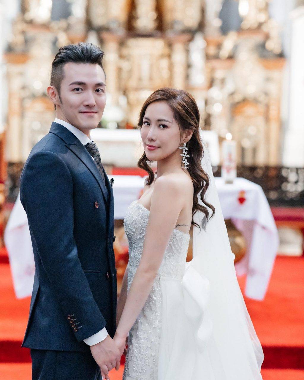 主播 陳洛鈞結婚時,婚禮上只有新人、見證人和攝影師,甚至連父母都無份出席。(圖片來源:陳洛鈞IG)