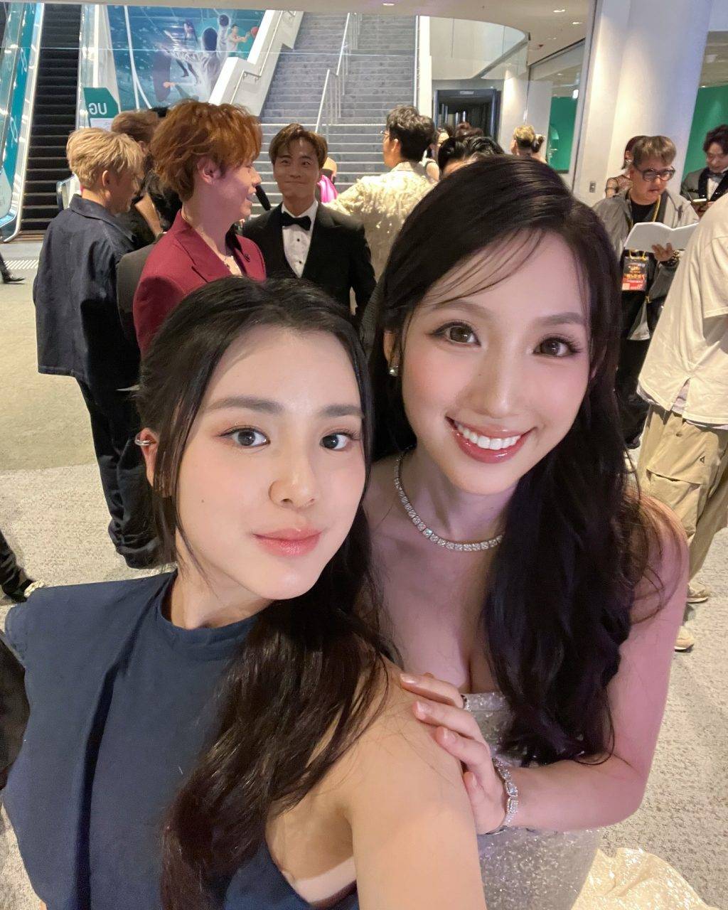 海兒 海兒又與姚焯菲合照,現年28歲的海兒一啲都睇唔出比Chantel大足十年。(圖片來源:IG@hedy_hoiyi)