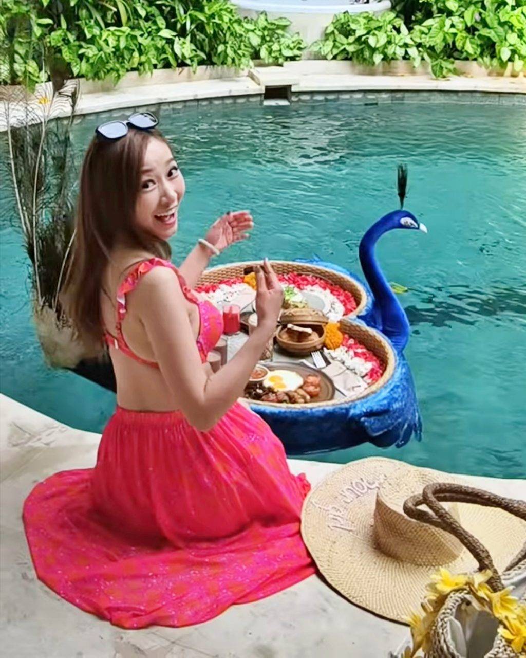 黃美棋 鍾健威圍住美棋BB狂影。(圖片來源:IG@meikiw)