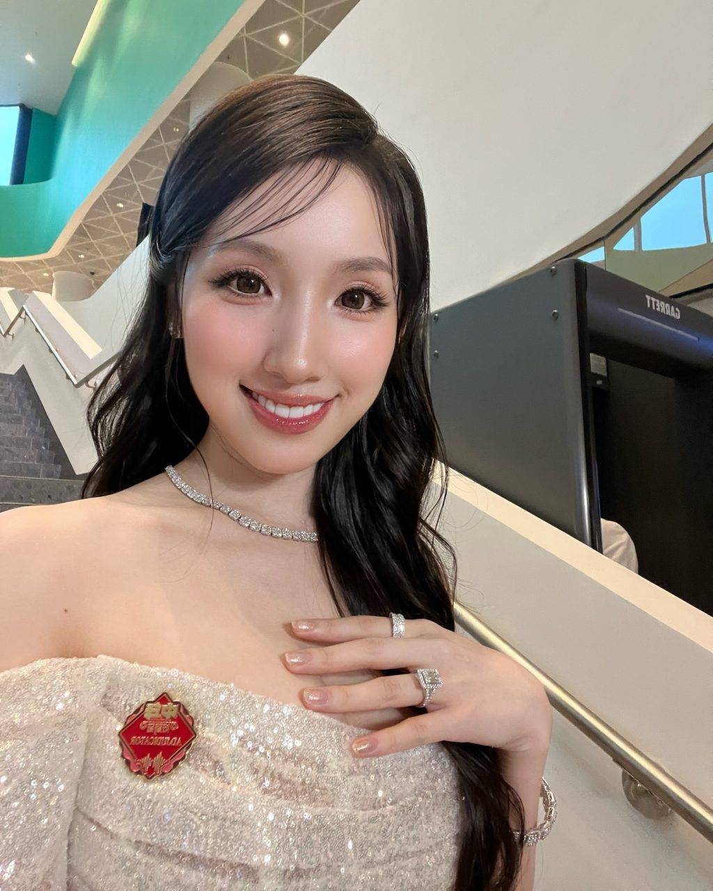 海兒 現年28歲海兒擔任TVB節目《中年好聲音3》評審後,憑著高顏值和姣好身材,成為不少網民眼中新晉女神。(圖片來源:IG@hedy_hoiyi)