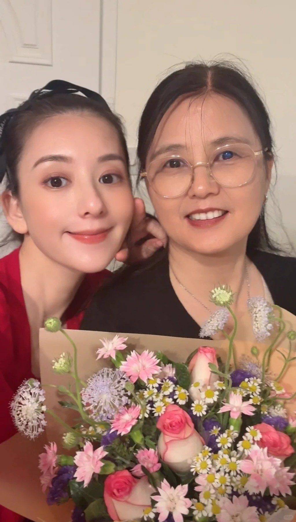 郭富城 方媛 網友紛紛讚歎方媽媽保養得宜!(圖片來源:IG@mokafy)