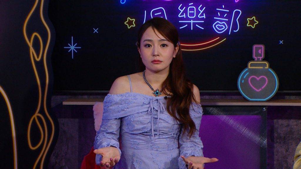晚吹怨女俱樂部 李蘊 李蘊提及當年曾有人向公司「問價」,更收過匿名寄來的刀片信件恐嚇。(圖片來源:ViuTV)