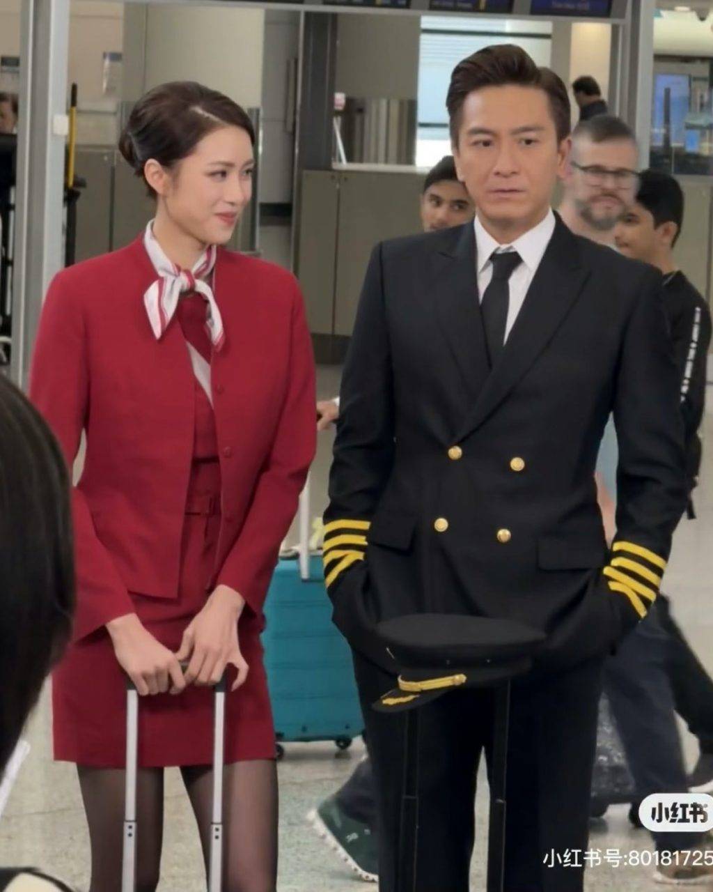 飛常日誌2 2025TVB年中節目巡禮 馬國明 網民在機場直擊馬國明和劉穎鏇身穿機組人員服裝拍攝《飛常日誌2》宣傳預告片。(圖片來源:小紅書圖片)