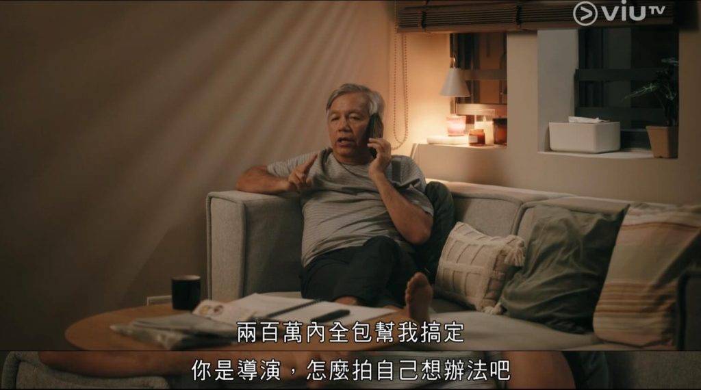 哪一天我們會紅 田啟文 田啟文先對導演說只有二百萬成本,不能再加成本,轉頭與投資者通話,原來電影成本有四百萬。(圖片來源:ViuTV)
