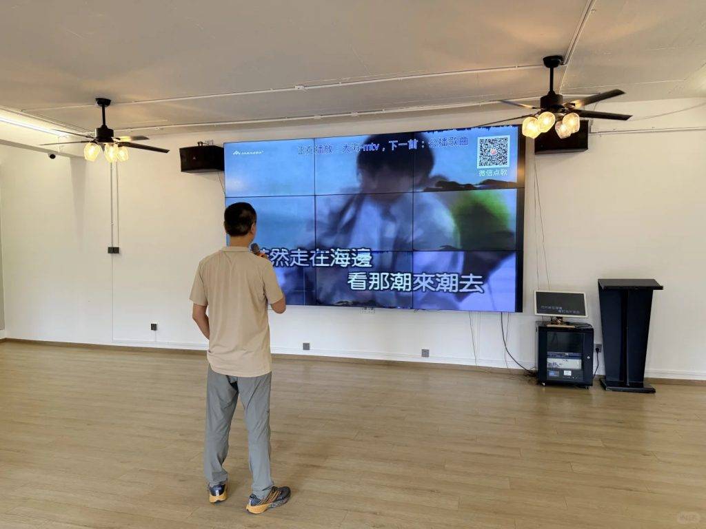 港姐冠軍 富商 他更表示:「中四我爭取做冠名贊助!冠名贊助會好多飛,到時送兩張給你!」(圖片來源:鄔友正@小紅書圖片)