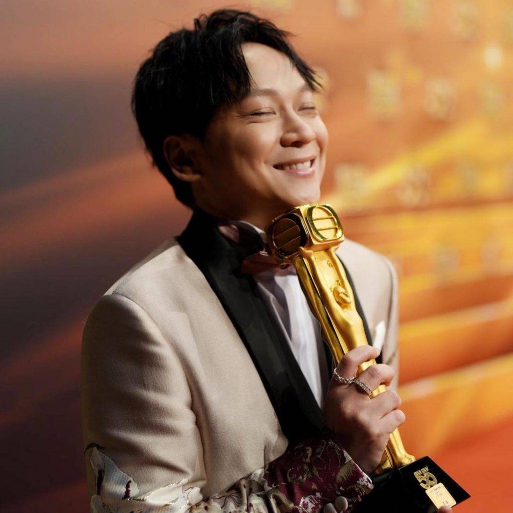 鄧智堅 最佳男配角 2022年憑《下流上車族》奪最佳男配角,鄧智堅形容這是「全港見證的升職」(圖片來源:IG@erictangchikin)