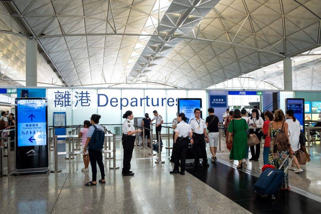 打工仔 令人意外的是,離島區公司月入中位數達$25,000,成為全港18區之冠。(圖片來源:istock)