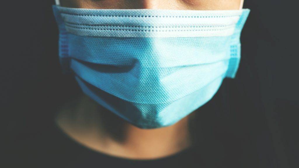 迷魂黨 事後她回想起來,慶幸自己當時戴著口罩,認為這可能是阻隔危險的關鍵,並且及早警覺離開現場,否則後果不堪設想。(圖片來源:istock)