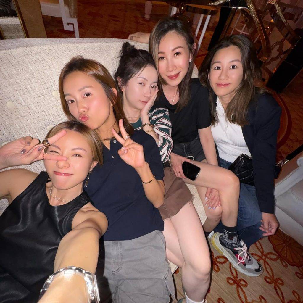 鄧麗欣 cookies 鄧麗欣(Stephy)近日喺IG分享咗同Cookies隊友Elaine(何綺玲)喺澳門歡聚慶生嘅溫馨時刻(圖片來源:IG@stboo)