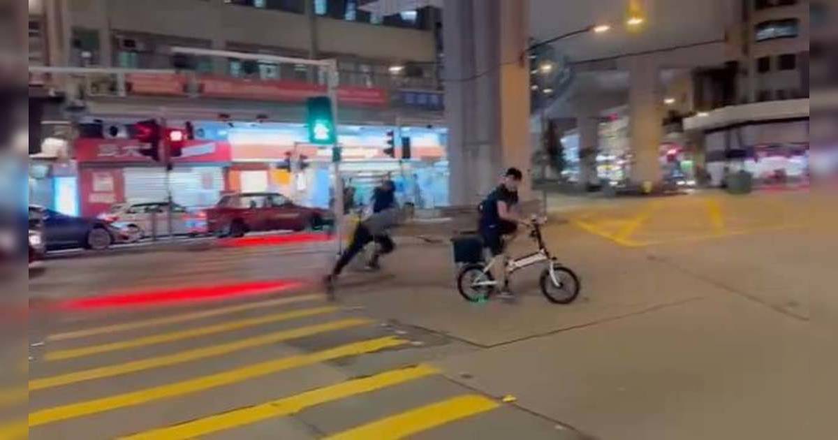 旺角的士司機路中心落車追單車 撲前失手倒地翻滾 疑因1事狂追至街尾
