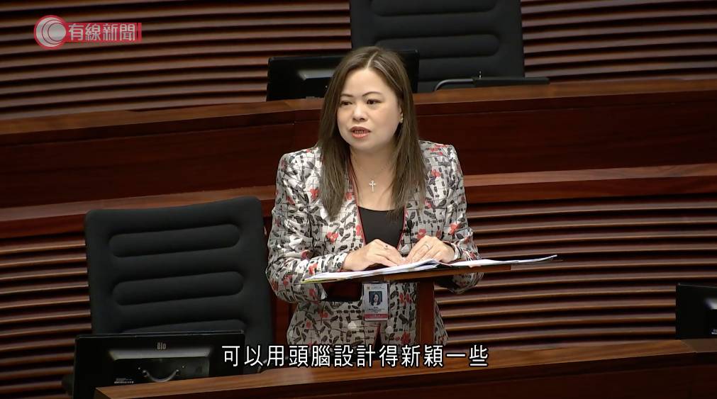 圖書館 針對提議,文化體育及旅遊局局長羅淑佩表示正在考慮如何實施。(圖片來源:有線電視 截圖)