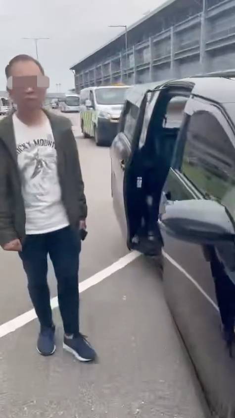 的士 (圖片來源:FB@的士司機資訊網 Taxi)