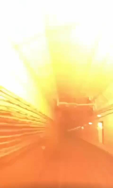 港鐵 隨之而來的是一陣強烈的爆閃光芒和震耳欲聾的巨響。(圖片來源:FB@Riders)