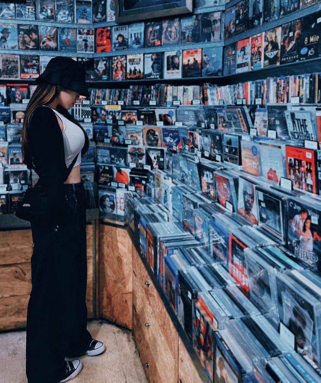 哪一天我們會紅 閒時喜歡行CD鋪睇舊電影。(圖片來源:IG@tiiiiris)