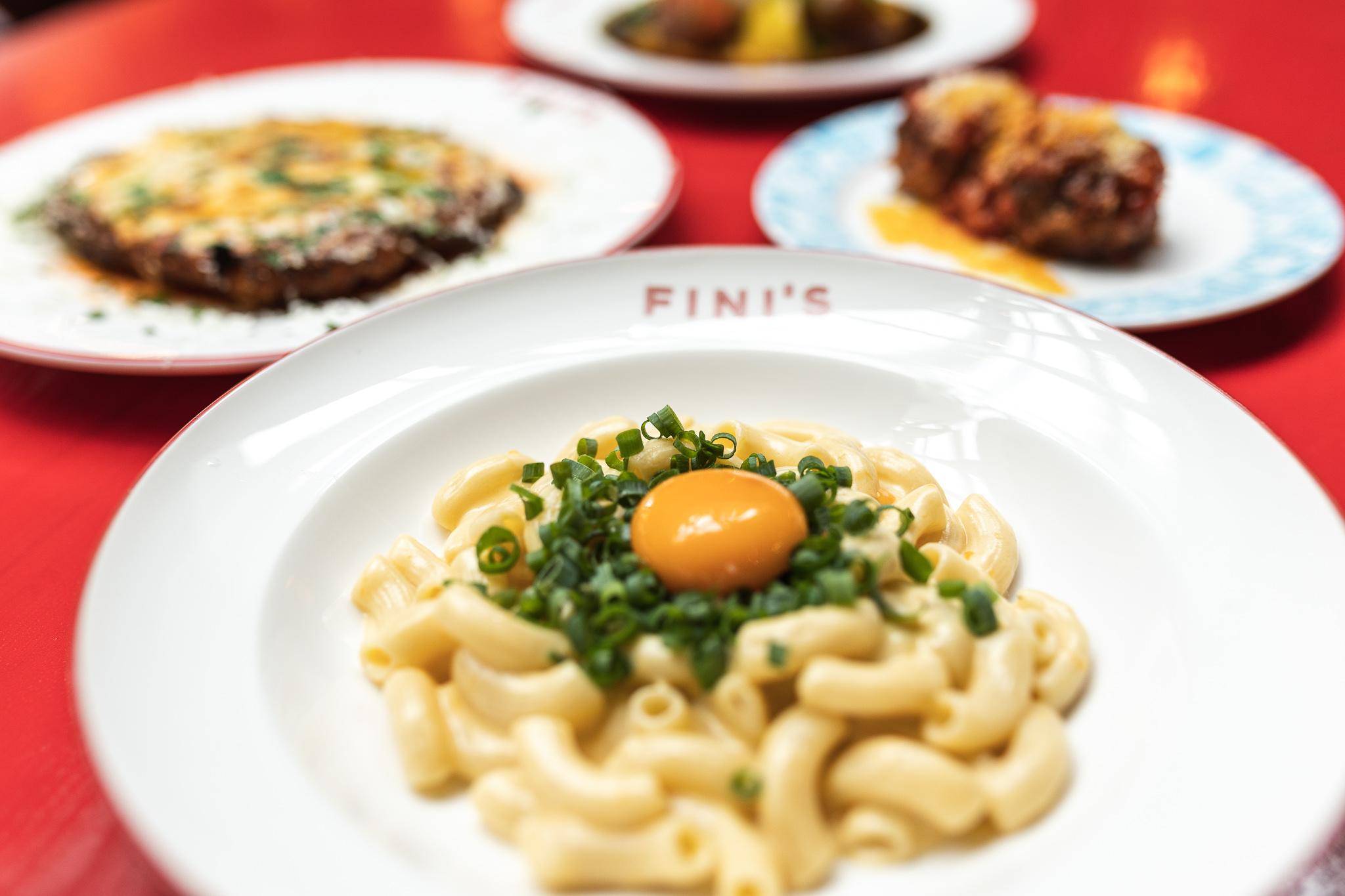 Fini's (伊利近街)官方授權(圖片來源:)