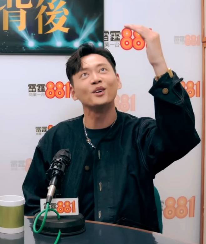 視帝 張振朗 張振朗曾被封為「地獄黑仔王」,皆因6年前嘅曾遇到五套主演劇臨播出街被抽起,因此在訪問中再重提事件,張振朗亦直言當時嘅心情真係跌到落谷底。(圖片來源:youtube@商業電台 Hong Kong Toolbar)