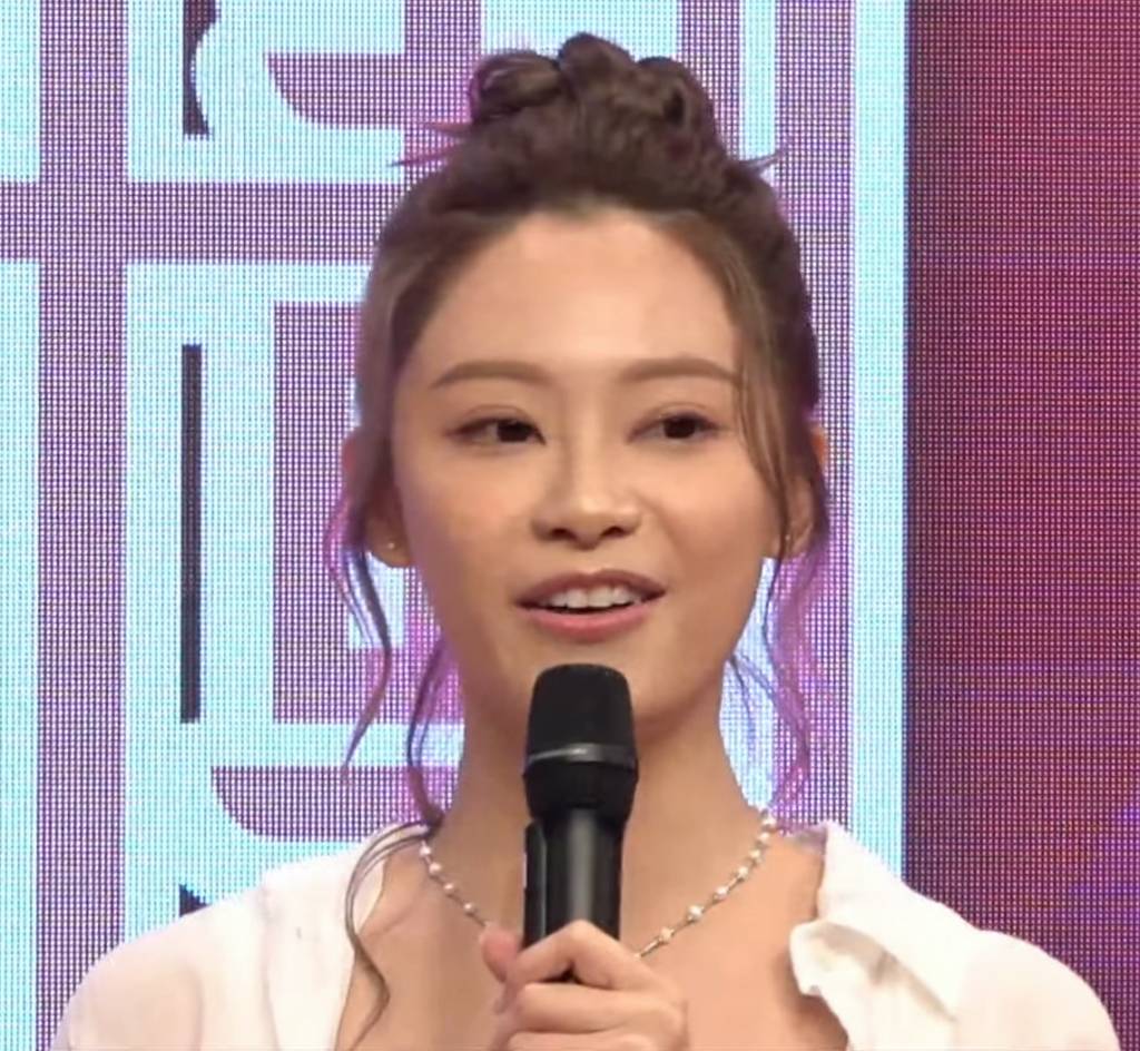 女神配對計劃 葉蒨文 葉蒨文亦大方回覆網民提問,兼親自透露對GM有好感嘅原因。(圖片來源:youtube@TVB 娛樂新聞台)