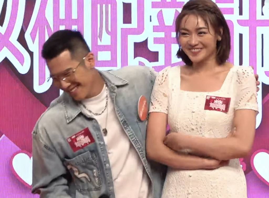 女神配對計劃 林俊其 阿Bob直言最想睇Carmen同細John有發展,因此阿Bob就福利大放送,安排關嘉敏與姜卓文(細John)互動。(圖片來源:youtube@TVB 娛樂新聞台)