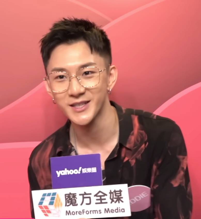 女神配對計劃 囂張 Eddie 林堡熙 三角檯 Eddie雖然目前負評多多,但係就就直言唔排除會與Sophie在節目上有風多認識,因此即使面對大熱嘅GM,仍覺得自己唔係完全冇勝數。(圖片來源:youtube@MoreForms Media魔方全媒)