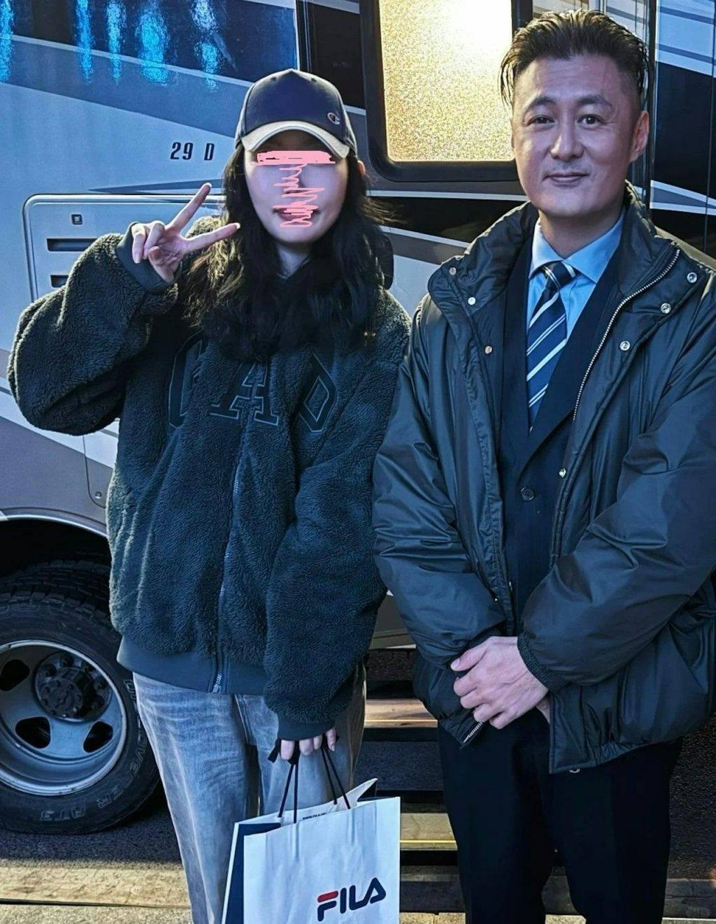 余文樂 早前就有網民偶遇在內地開工的余文樂,引來大家再次關注他滄桑的外表。(圖片來源:小紅書)