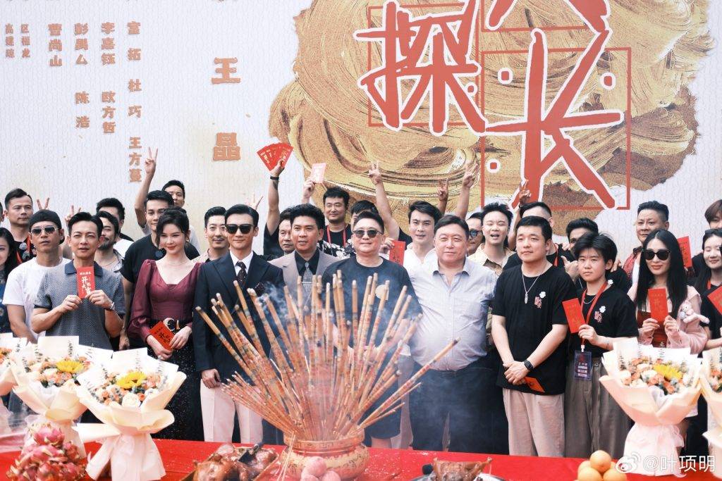 王晶 王晶近日開拍16集的網劇《四大探長》,擔任監製一職。(圖片來源:微博@葉項明)