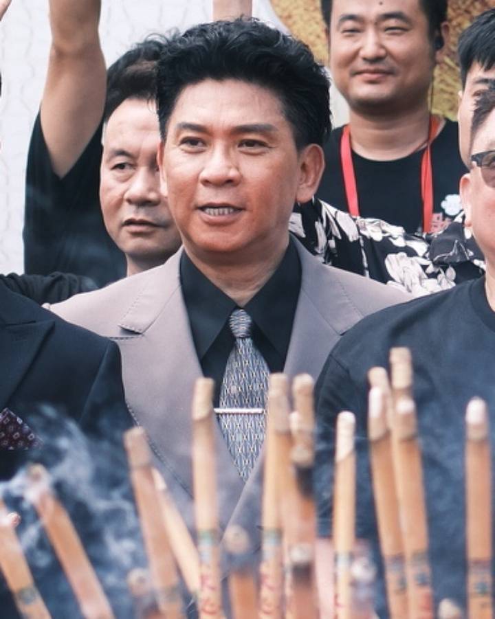 王晶 王晶搵57歲黃子揚擔演「呂樂」一角,他近年長駐內地,2017年迎娶了比他細20歲的經理人,並在去年誕下一子。(圖片來源:微博@葉項明)