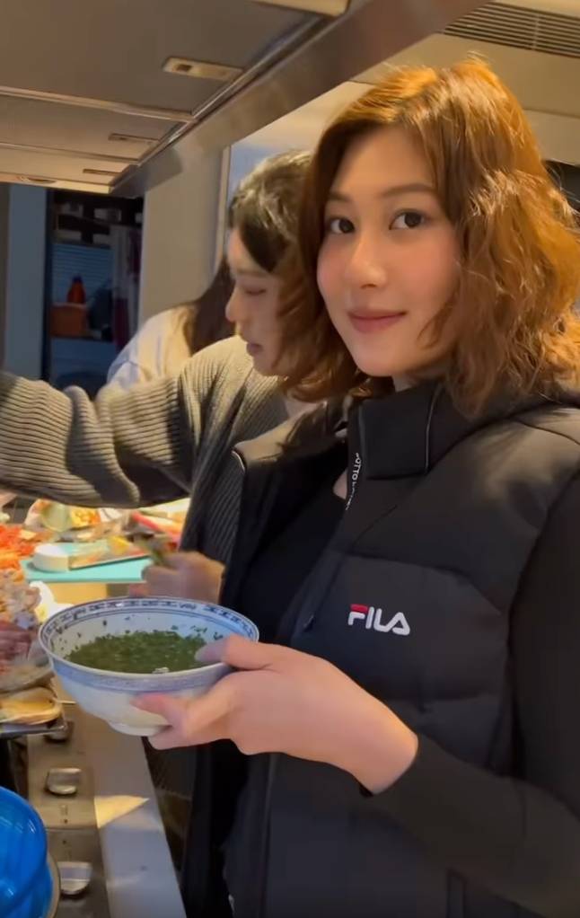 張兆輝 今年初,張兆輝都有在社交網曬出過Twiggy的影片,當時Twiggy髮型仍有點微鬈。(圖片來源:FB@張兆輝)