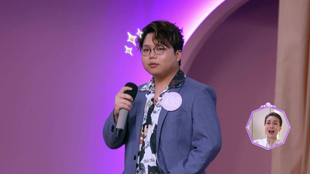 女神配對計劃 Babyface 自稱偶爾會獲邀登台唱歌搞氣氛的Babyface,按主持阿Bob要求獻唱飲歌《黑玻璃》,雖然全程甩beat兼與原作有頗大出入,但Babyface依然唱得投入,還將最後一句歌詞改為「情路背後藏~Maggie」(圖片來源:TVB)