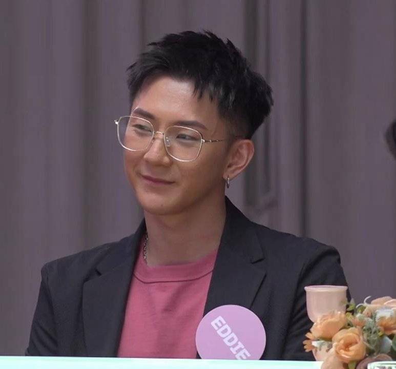 女神配對計劃 eddie 富二代 訪問中Eddie表示有留意網民對他的意見,作為競爭對手的曾展望表示大家唔好只係睇表面,要留意Eddie在節目中往後的表現。(圖片來源:TVB)
