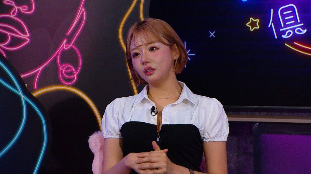 晚吹怨女俱樂部 女優 浜崎真緒坦言為達到拍攝效果,自己每日必須喝高達十公升的水,不過亦因此長期受膀胱炎和中水毒所困擾。(圖片來源:ViuTV)