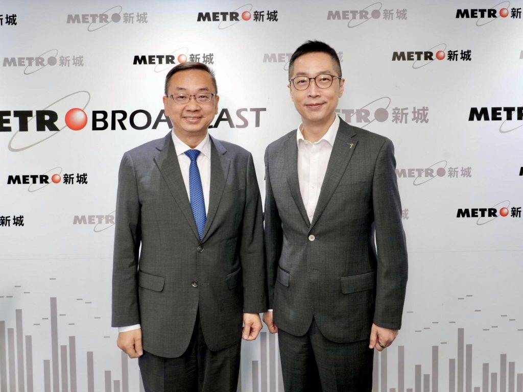 馬浚偉 新城 入境事務處郭俊峯處長上月到訪新城廣播。(圖片來源:馬浚偉 Steven Ma@Facebook)