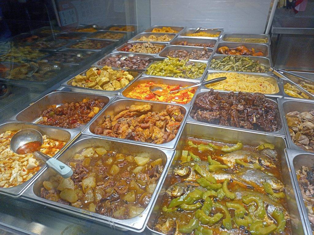 兩餸飯 (圖片來源:Facebook@香港兩餸飯關注組)