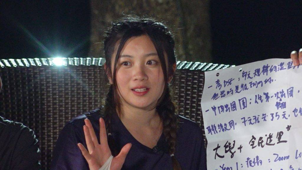 collar以為去度假 眼淚擔當 Candy表示當初加入COLLAR純粹因為喜歡表演,但係出道後多咗唔少顧慮,加上去年經歷情緒低落時期,因此決定要重新管理一個健康的生活。(圖片來源:ViuTV)
