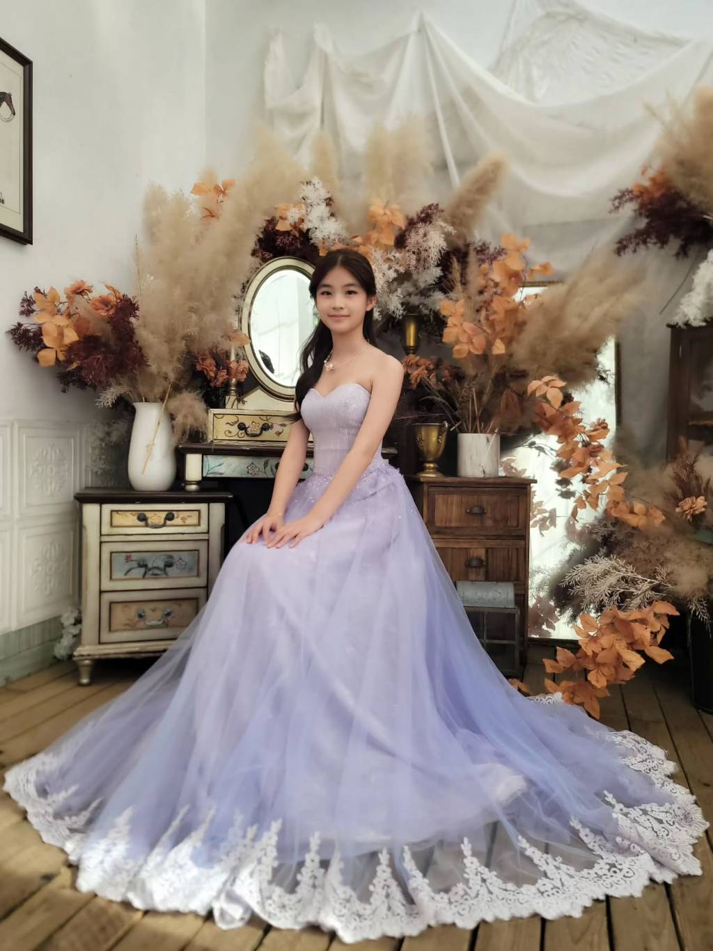 胡諾言 大女 胡芷苓畢業舞會造型仙氣十足(圖片來源:IG@chan_kei_june)