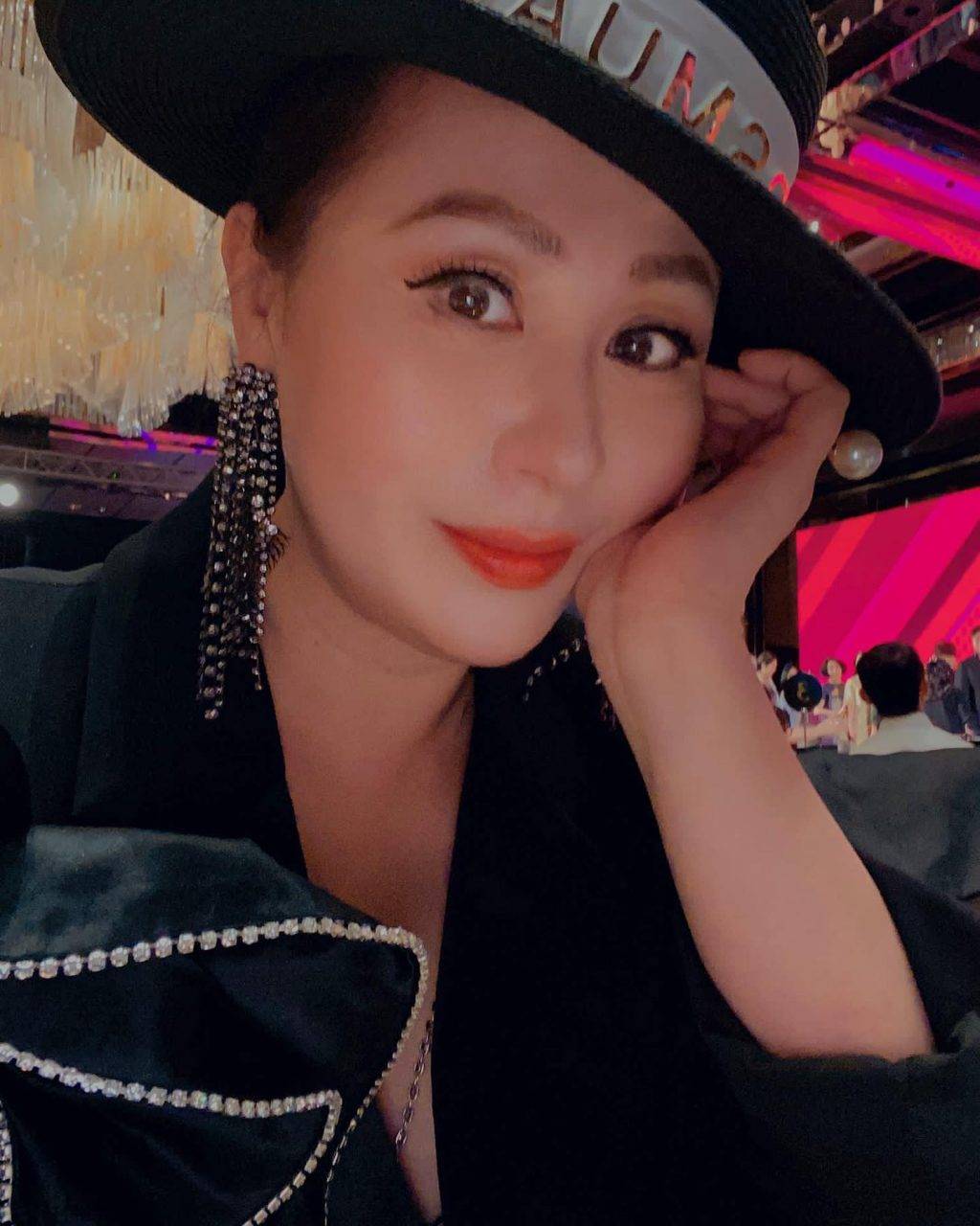 重慶夜店 ladygaga 不過亦有網民直言將模仿者認錯咗係江欣燕!(圖片來源:ig@yanyan_kongyanyin)